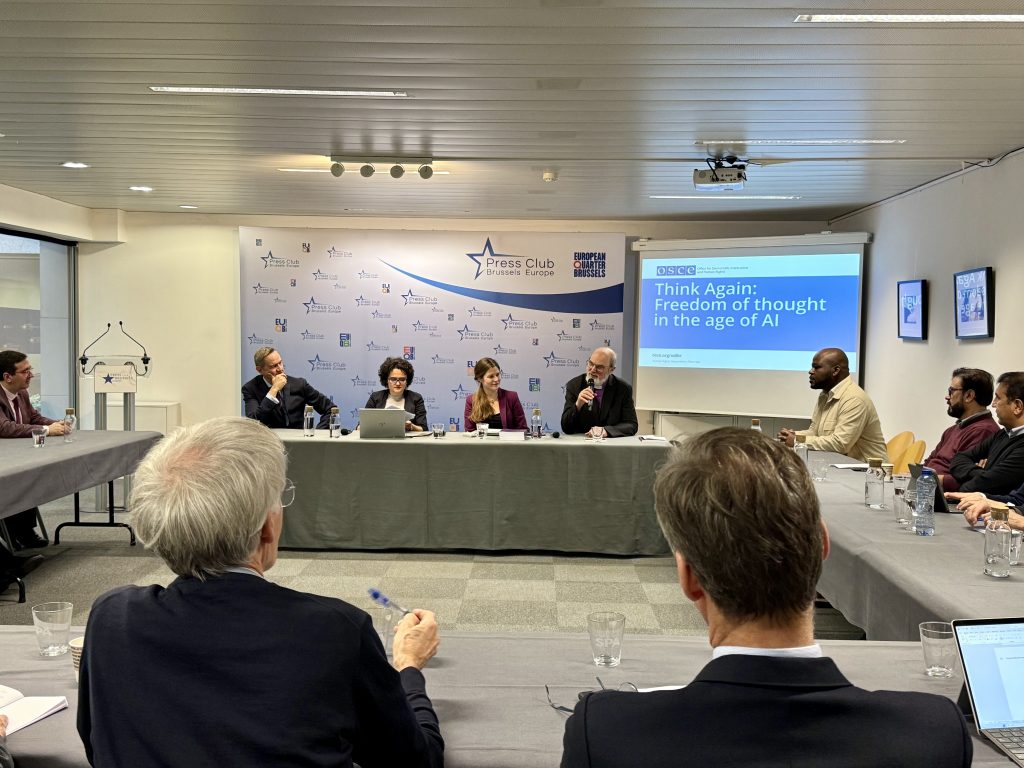 3 Roundtable IMG 4343